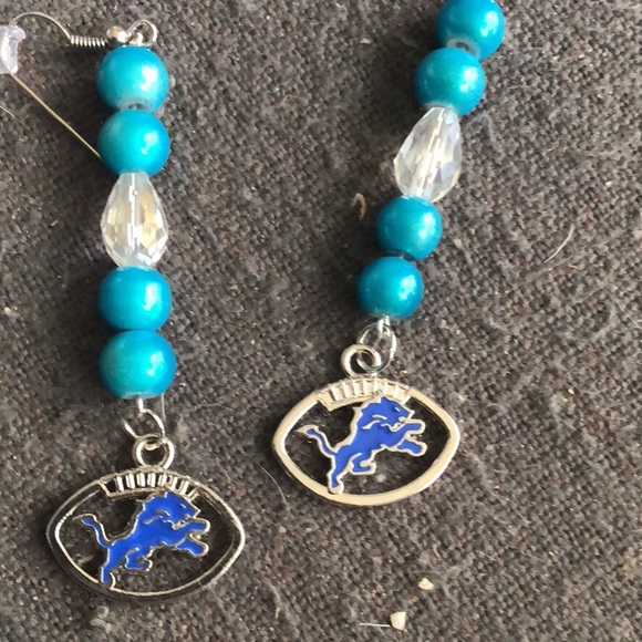 Earrings - Picture 2 of 7